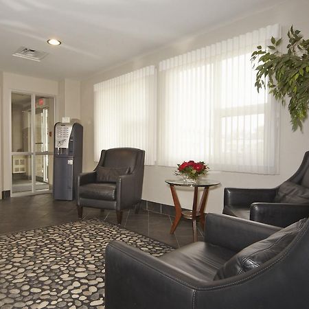Colonial Square Inn & Suites Saskatoon Eksteriør billede