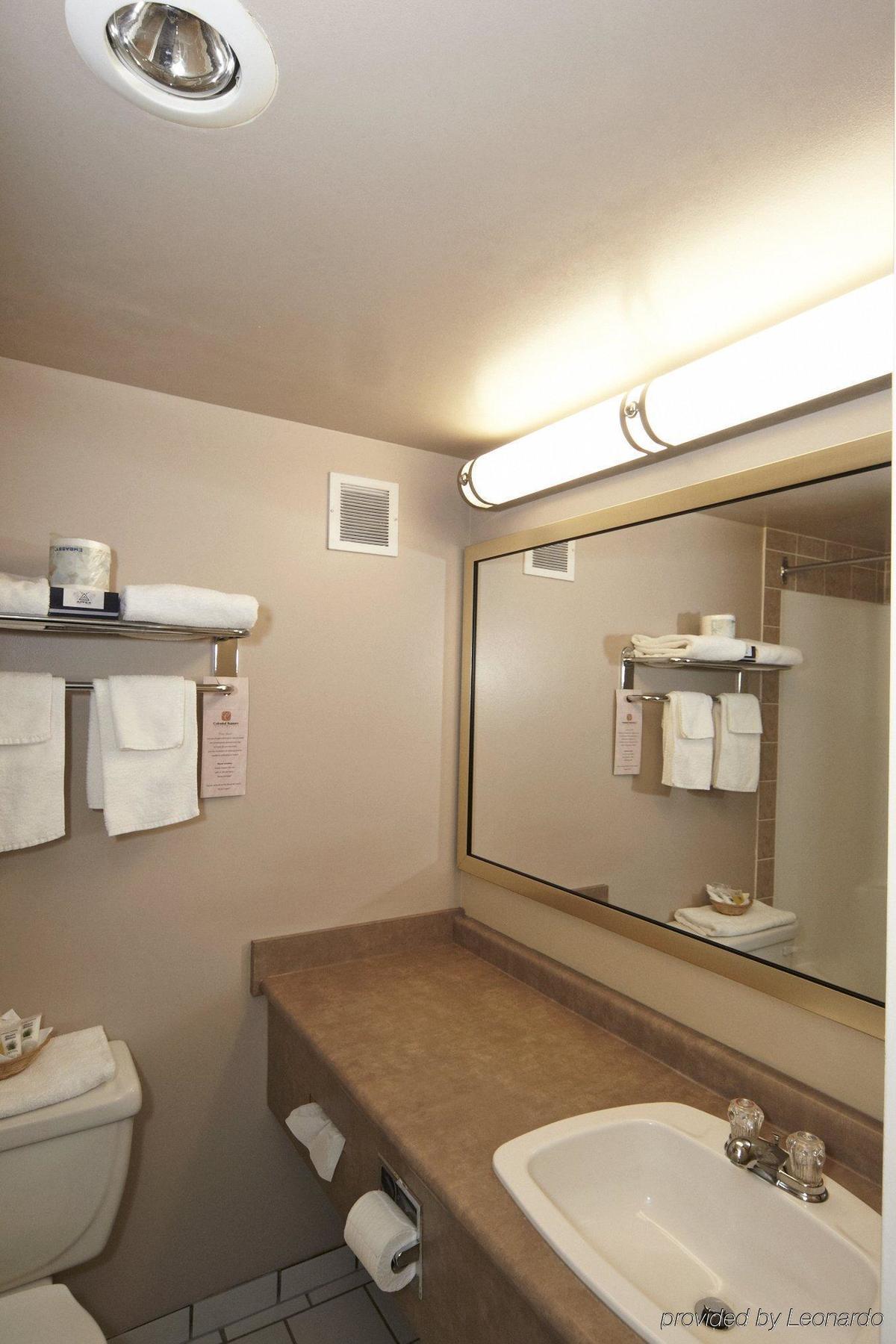 Colonial Square Inn & Suites Saskatoon Eksteriør billede