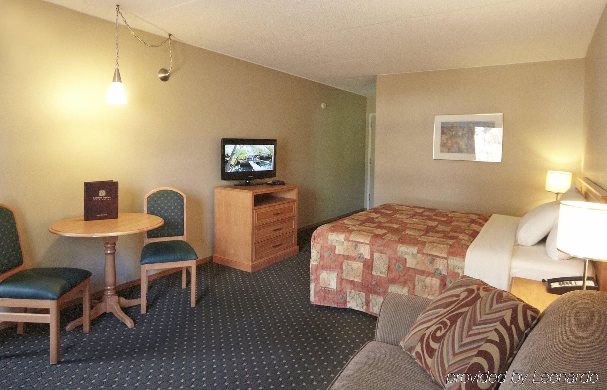 Colonial Square Inn & Suites Saskatoon Eksteriør billede