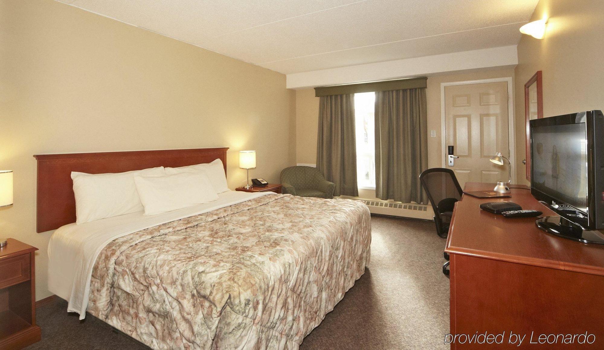 Colonial Square Inn & Suites Saskatoon Eksteriør billede