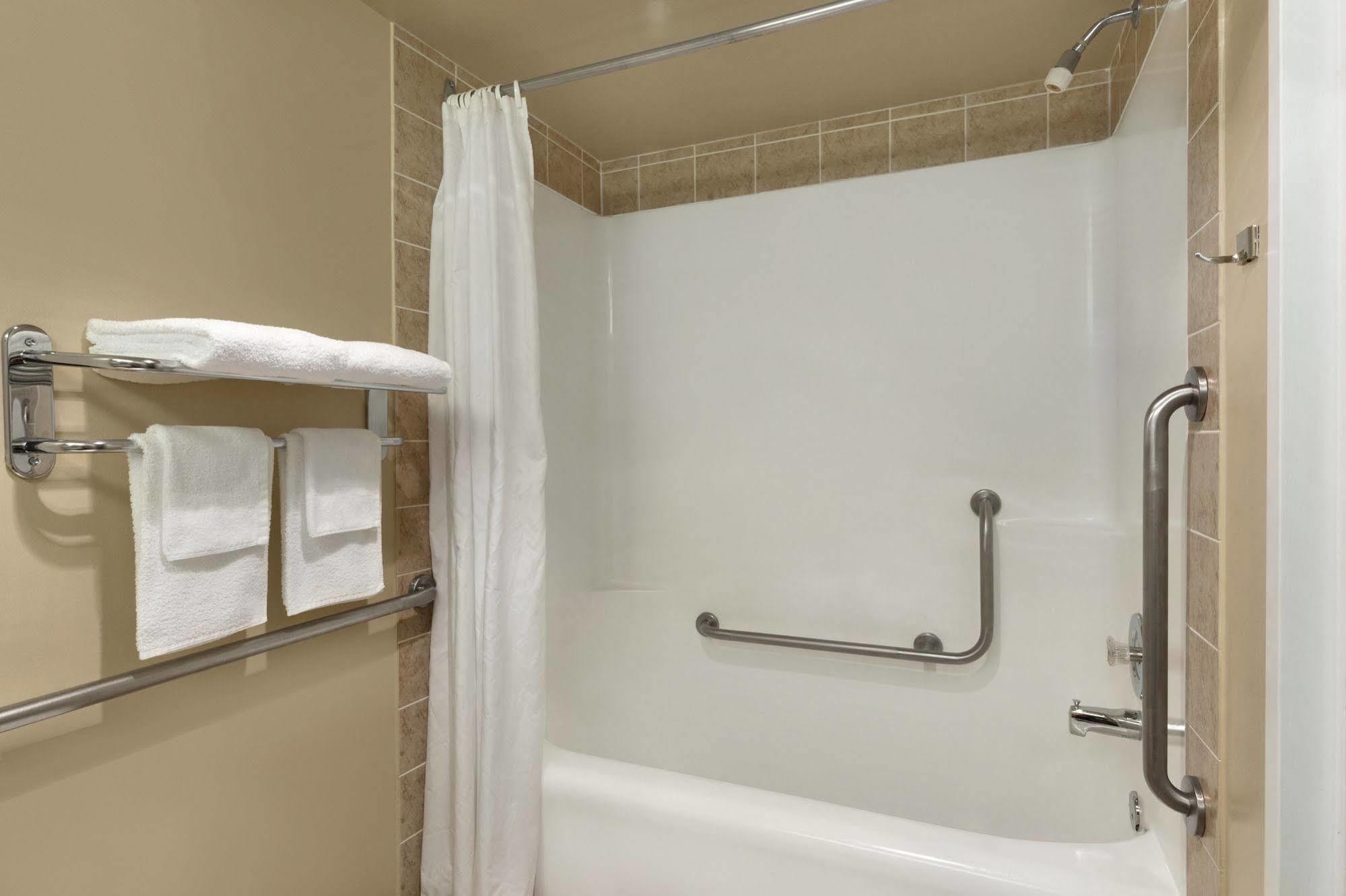 Colonial Square Inn & Suites Saskatoon Eksteriør billede