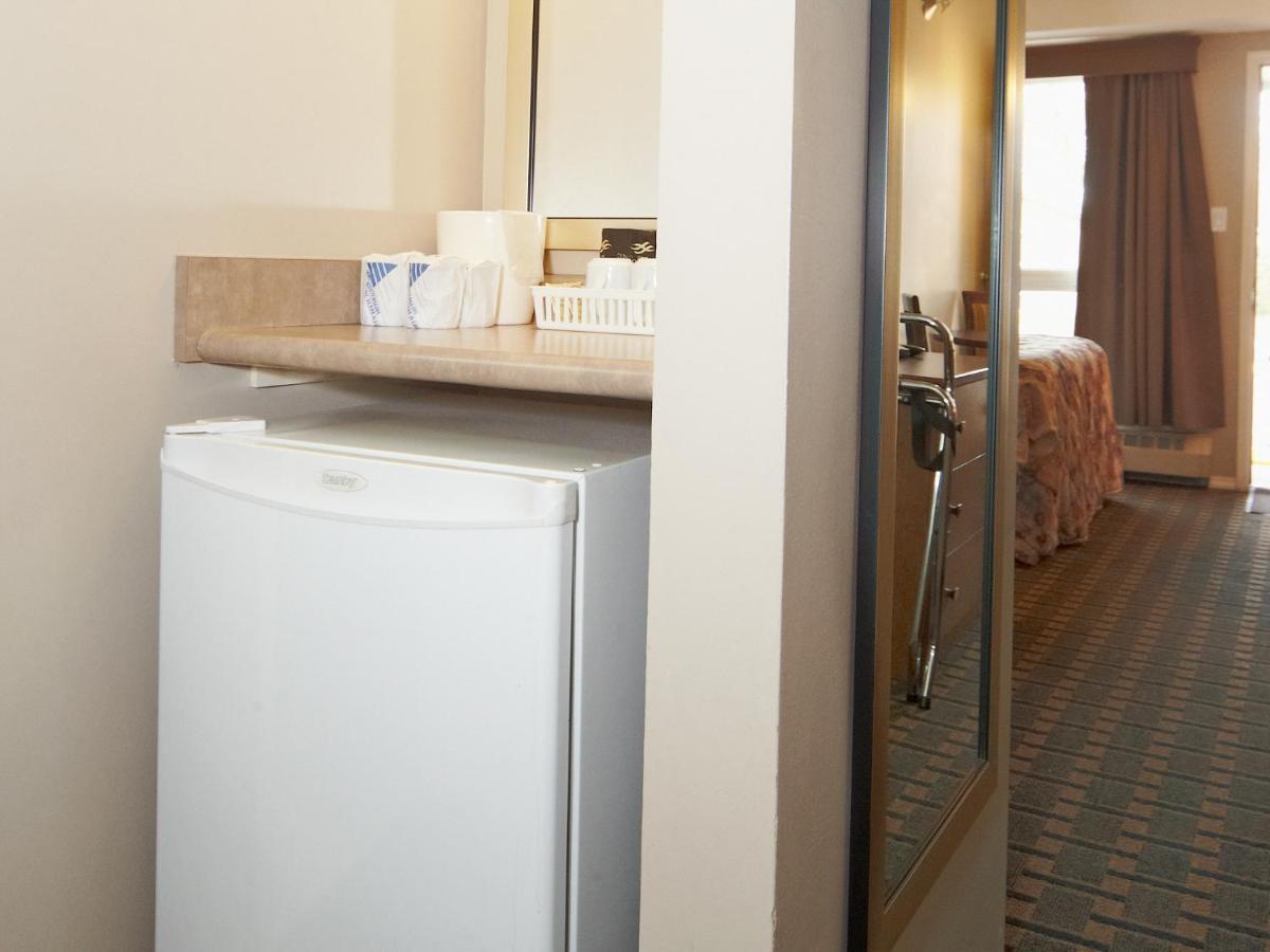 Colonial Square Inn & Suites Saskatoon Værelse billede